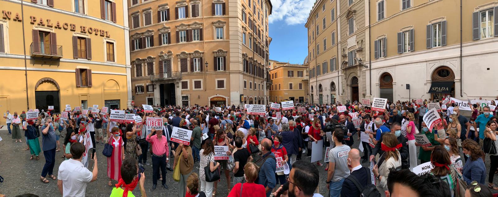 Omotransfobia, Pro Vita & Famiglia in piazza: «Ddl come una dittatura, prima l’intimidazione poi la repressione» 1